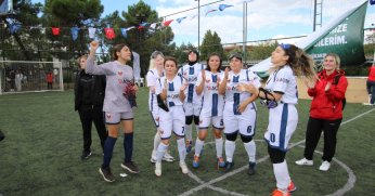 Kadınlar futbol oynarsa dünya yerinden oynar