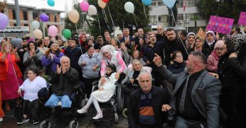 ENGELİ BİREYLERİN GÖSTERİLERİ TÖRENE RENK KATTI