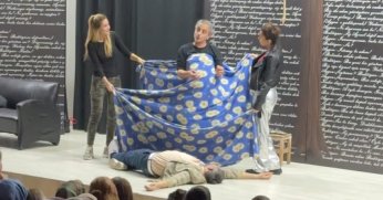 “Başka Sen Yok Ki” Kartepe’de Ayakta Alkışlandı