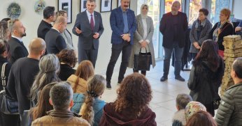 AKADEMİSYENLERİN KARMA SERGİSİ DEĞİRMENDERE SANAT EVİ'NDE AÇILDI