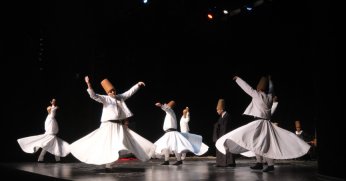 Mevlana aşkı salona sığmadı