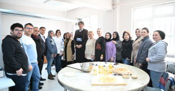 BAŞKAN KOCAMAN PİDE YAPTI