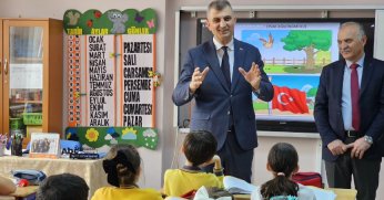 BAŞKAN SEZER ÖĞRENCİLERİN ÖNERİLERİNİ DİKKATLE DİNLEDİ