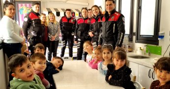 ÇOCUKLARDAN COŞKULU KARŞILAMA