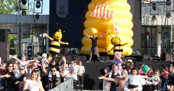 “Arı Maya” Kocaelili minikler için sahnede