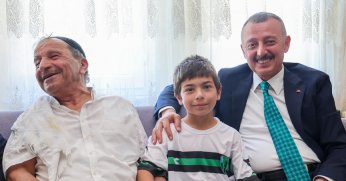 Başkan Büyükakın’dan ev ev bayram mutluluğu