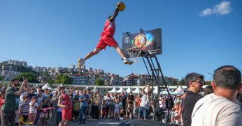Çocukların neşesi Milli İrade Meydanı’nı sardı