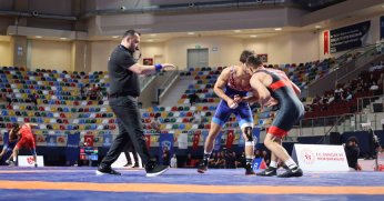 Güreşçiler minderde terlemeye devam ediyor