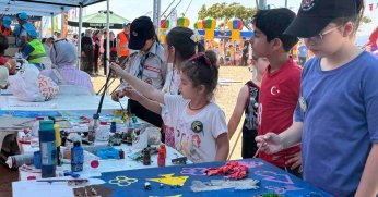 Sahilde şenlik, denizde yarış