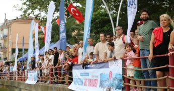 Körfezin iki yakası kulaçlarla birleşti