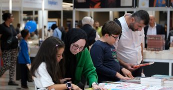 KİTAP SEVGİSİ ANNEDEN BAŞLAR