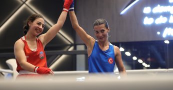 Ayşen, Riyad’da şanlı bayrağımızı göndere çekti