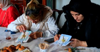 Konak güllerinin kâğıttaki izleri büyüledi