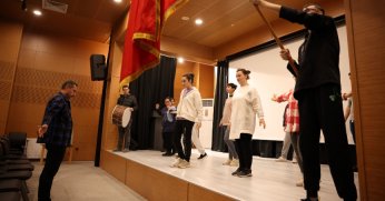 Engelleri aşan adımlar sahneye taşınıyor