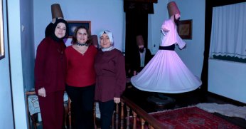 GÖNÜLLERE DOKUNAN DİNLETİ