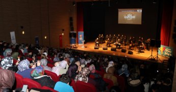 ANNE ŞEHİR KADIN KOROSU ALKIŞ TOPLADI