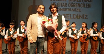 Konservatuvar öğrencileri hem çaldı hem oynadı