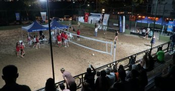 Plaj Voleybolunda Minik Sporculardan Büyük Mücadele