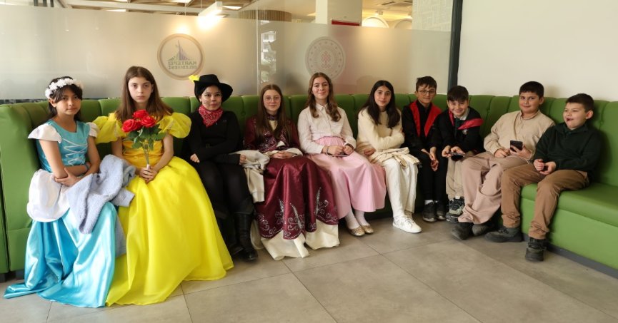 Kartepe’de Masal Kahramanları Kütüphanede Buluştu