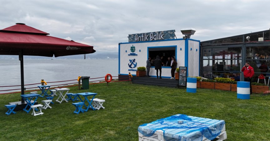 Balık dürüm “Antik Balık’ta” yenilir