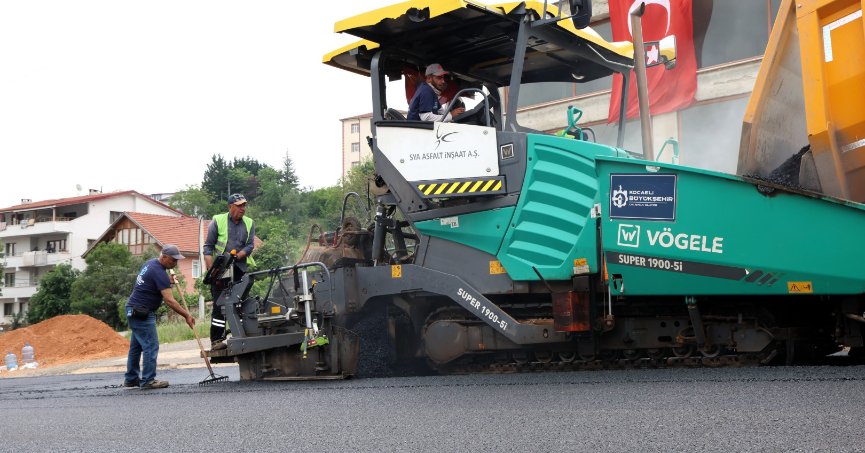 Büyükşehir’le yollar genişliyor, trafik rahatlıyor