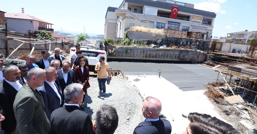 Başkan Büyükakın, Kent Meydanı projesini inceledi