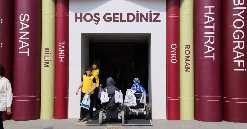 “Engelsiz Taksi” ile Kitap Fuarı’na kolay ulaşım