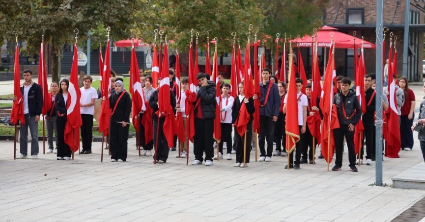 KARTEPE’DE CUMHURİYET GURURU KENT MEYDANI’NDA YAŞANDI